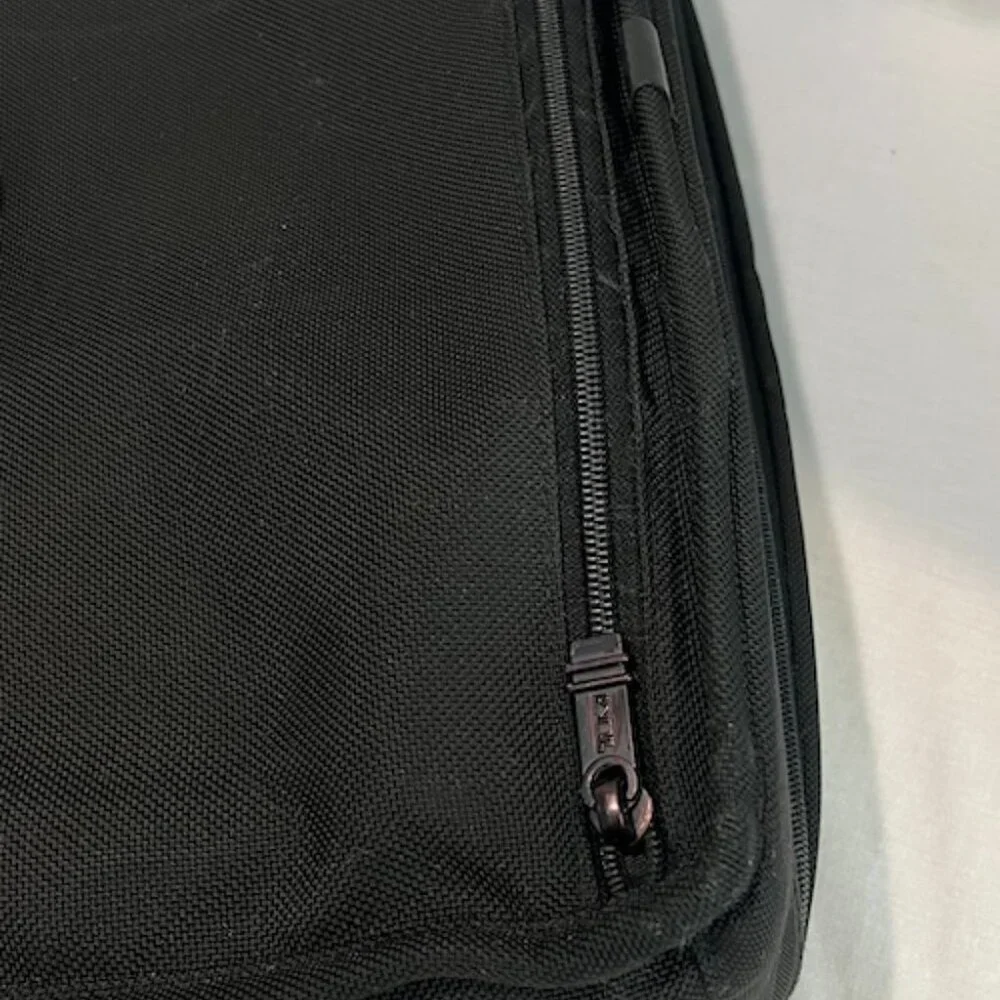 Tumi Alpha 2621D3 Large Nylon Leather Organizer Laptop Brief Case Media Bag